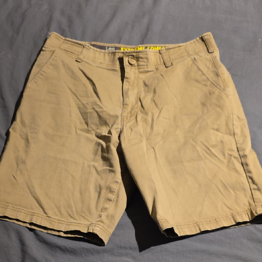 Lee Men's Khaki Flat Front Shorts